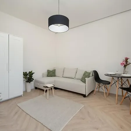 Rozbrat Pleasing Near The Market By Renters
