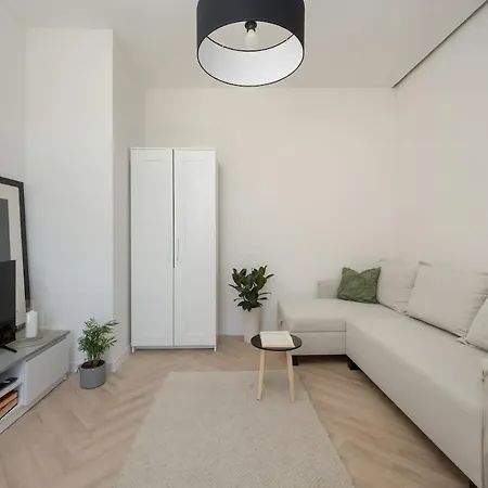 Rozbrat Pleasing Near The Market By Renters